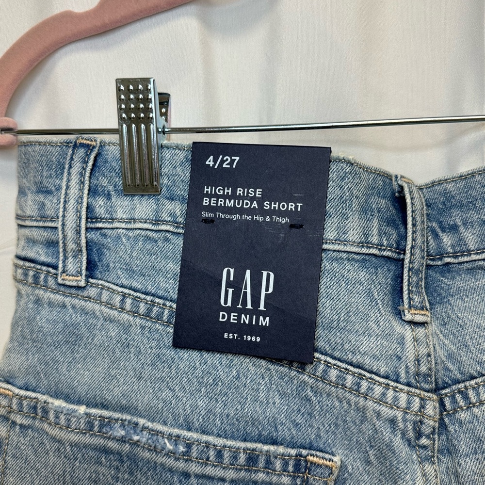 Gap High Rise Bermuda Short - Picture 3 of 4